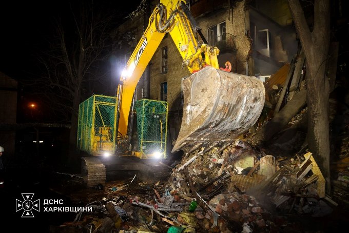 У Харкові розбирають завали після ракетної атаки